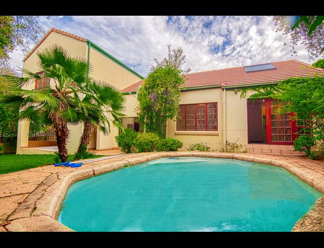 4 BEDROOM FREEHOLD TO LET IN LONEHILL